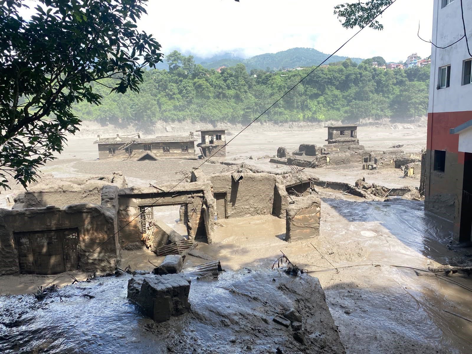 भोटेकोसीको बाढीले टिमुरेसहित दुई बजार र भन्सार क्षेत्र तहसनहस