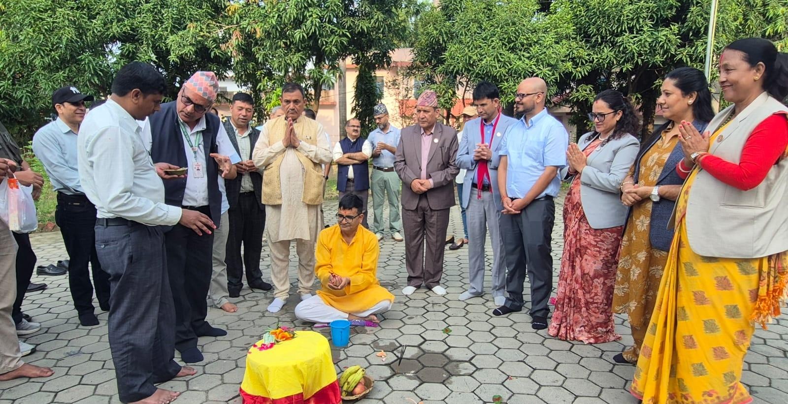 मुख्यमन्त्री भट्टद्वारा विधिपूर्वक पूजा गरी बडिमालिकातर्फ पेटारो पठाइयो