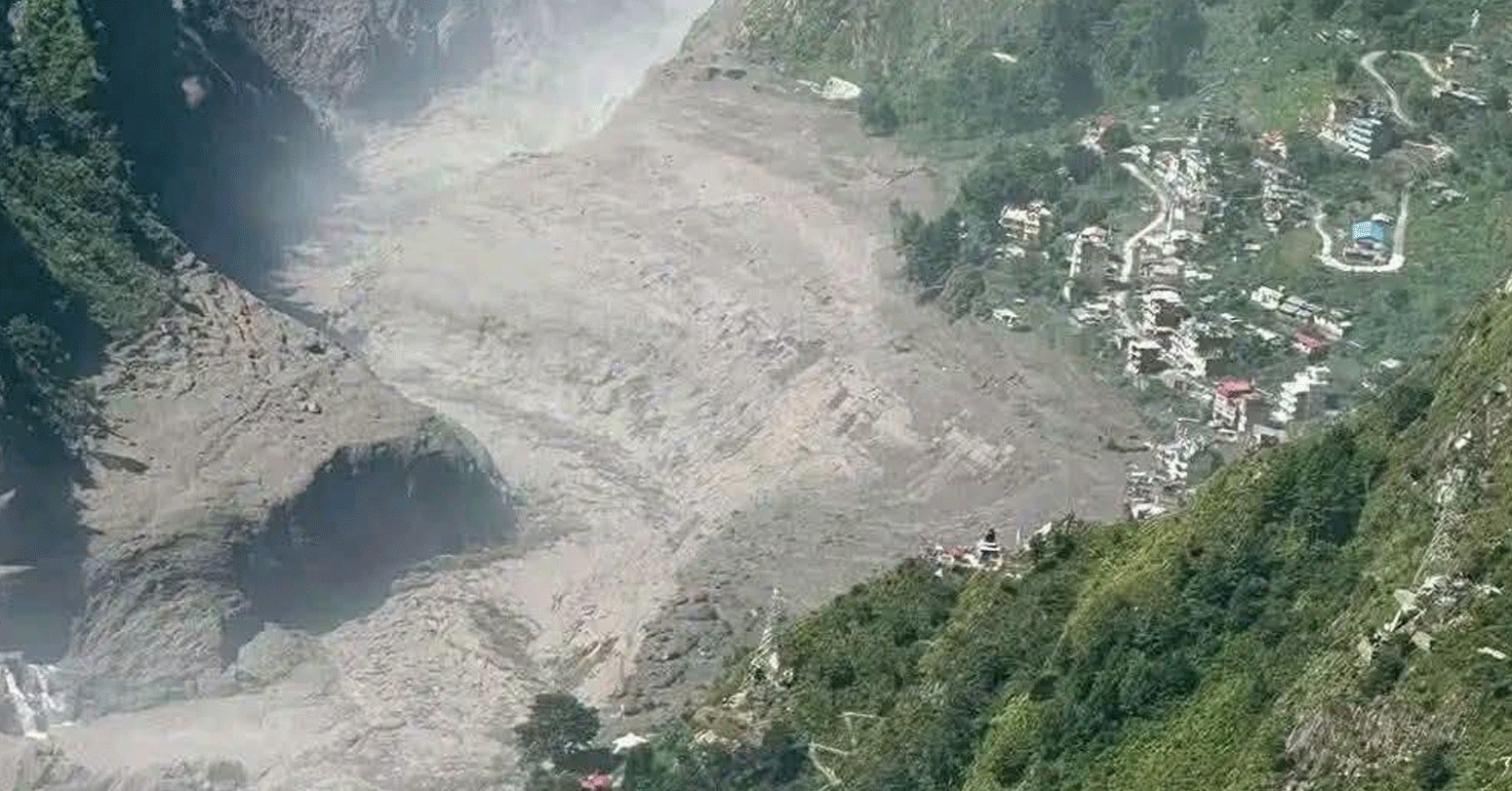 रसुवा बाढीले ६०० भन्दा बढी नयाँ गाडी बगायो