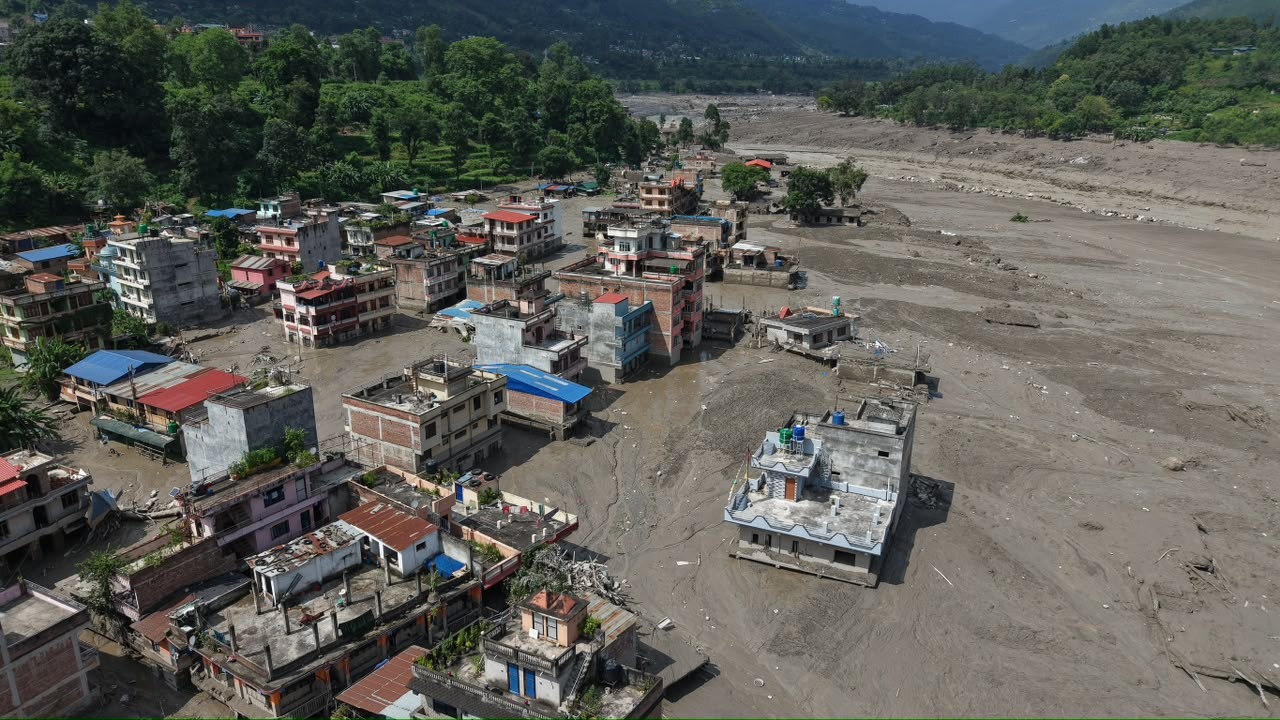 रसुवामा बाढीले १४ जलविद्युत् आयोजना र प्रसारण पूर्वाधारमा क्षति पुर्‍यायो