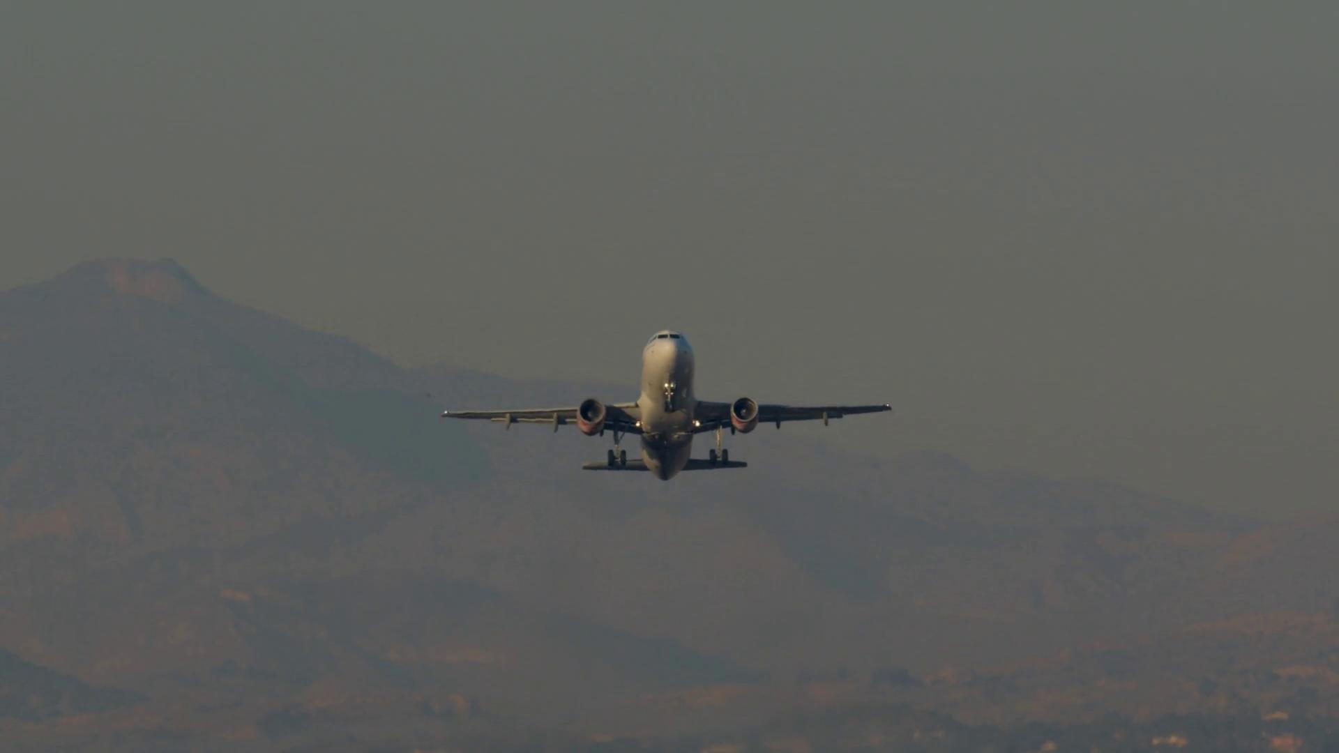 स्थलमार्ग अवरुद्ध भएपछि हवाई यात्रुको चाप बढ्यो