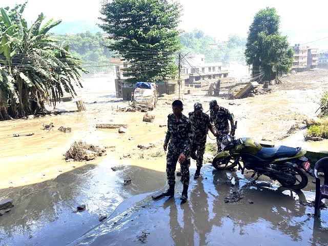 भोटेकोशी बाढीः जलविद्युत् आयोजनाको सुरुङबाट १९१ जनाको उद्धार