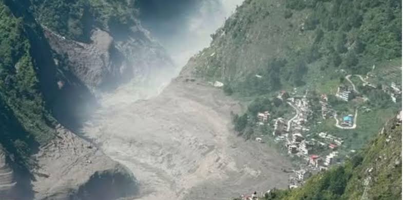 भोटकोशी बाढीः एक हजारभन्दा बढी सवारीसाधनमा क्षति