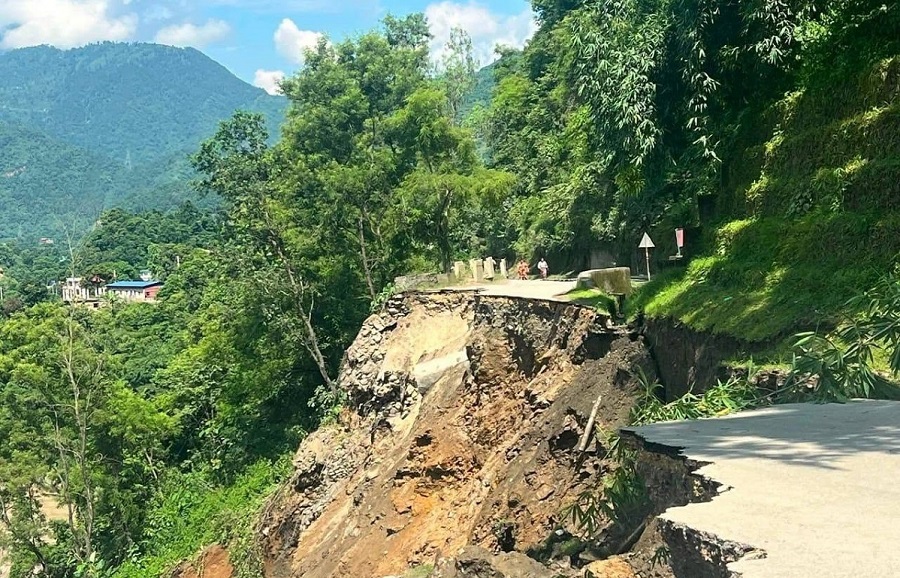 कृष्णभीरमा भासिएको पृथ्वी राजमार्ग अध्ययन गर्न विज्ञ टोली