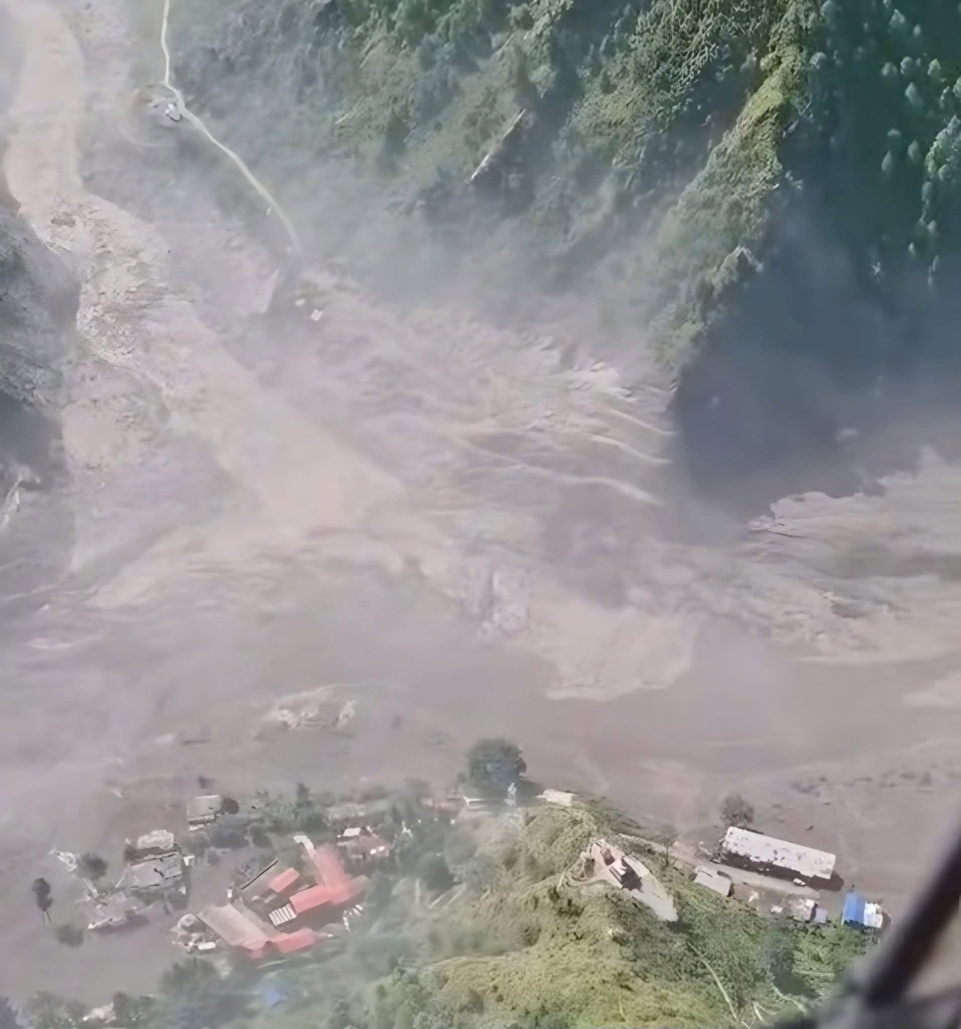 रसुवाको भोटेकोशीमा भीषण बाढी, तटीय क्षेत्रमा सतर्कता अपनाउन आग्रह