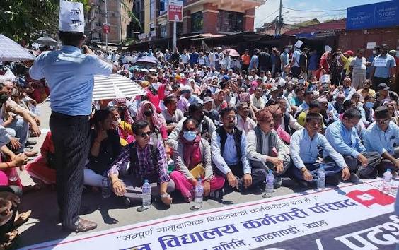 पारिश्रमिक बढेपछि विद्यालय कर्मचारीको आन्दोलन स्थगित