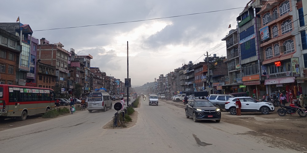 सूर्यविनायक-धुलिखेल सडक विस्तारमा ढिलाइ, स्थानीयवासी मर्कामा