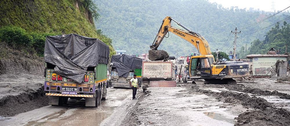 भोटेकोशी बाढीपछि सडक पुनर्निर्माण तीव्र