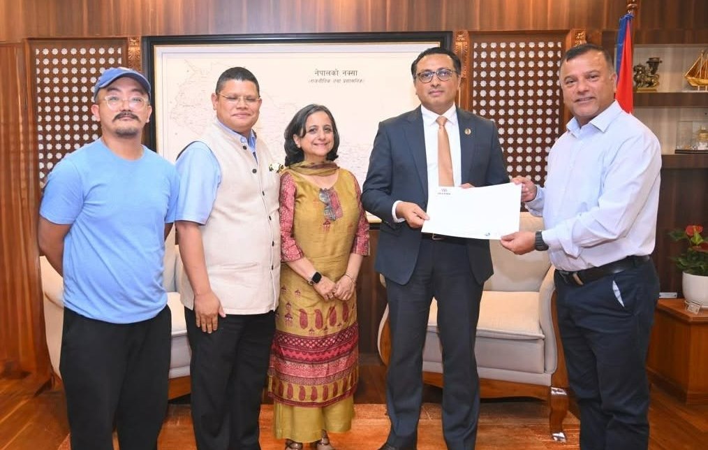 युलेन्स फाउन्डेसनद्वारा प्रधानमन्त्री राहत कोषमा २० लाख रुपैयाँ सहयोग