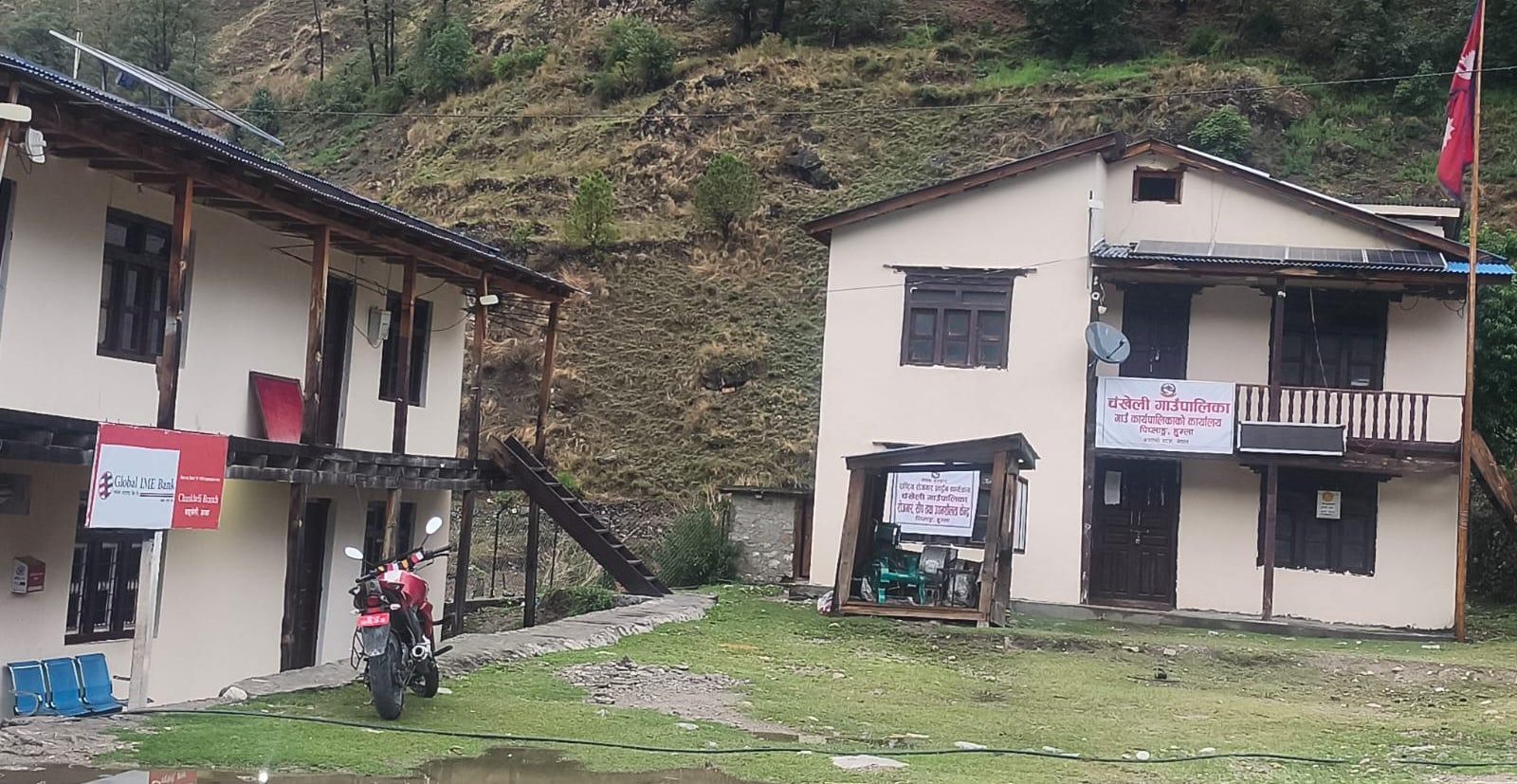 चङ्खेली गाउँपालिकाले जुटायो बाढी पीडितलाई राहत