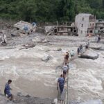 लाखु खोलामा फड्के तथा स्याफ्रुबेँसीस्थित भोटेकोशी नदीमाथि तुइन निर्माण