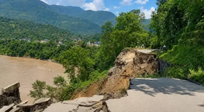 बाढी–पहिरोका कारण देशभरका यी राजमार्ग अवरुद्ध