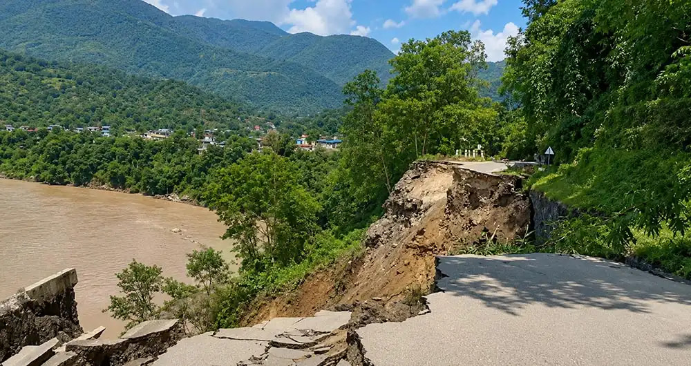 बाढी–पहिरोका कारण देशभरका यी राजमार्ग अवरुद्ध
