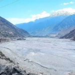 मुस्ताङको टुकुचेमा कालीगण्डकीले कटान गरेपछि गाउँ पहिरोको जोखिममा
