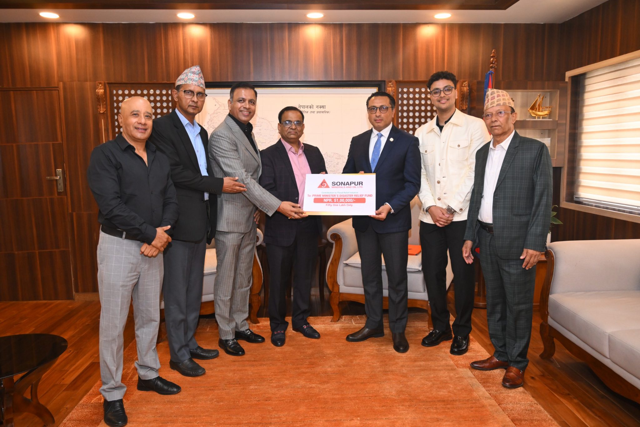 सोना सिमेन्ट र शुभम् हेल्थ केयरद्वारा १ करोड ५ लाख राहत सहयोग