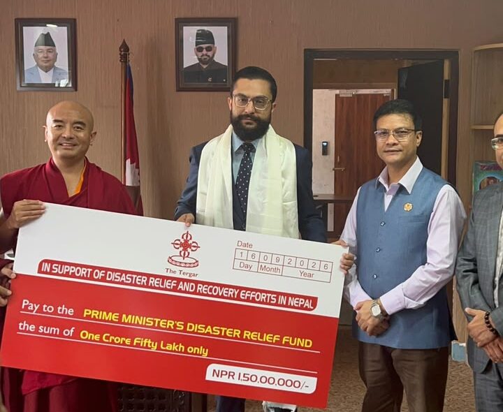 बाढी प्रभावितका लागि गुरु रिम्पोछेद्वारा १ करोड ५० लाख सहयोग