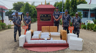 महोत्तरीमा दुई करोड रुपैयाँ भन्दा बढीको एप्पल कम्पनीको एयर वर्डस बरामद
