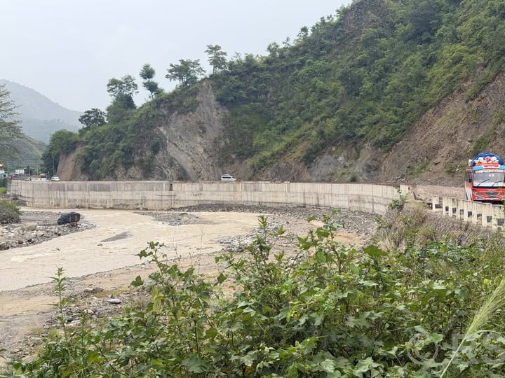 बीपी राजमार्गको ट्र्याक निर्माण कार्य केही दिन स्थगित