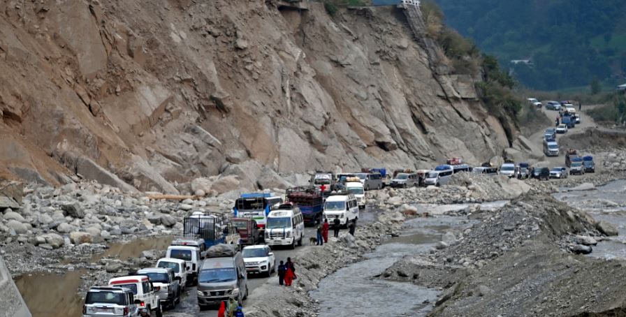बिपी राजमार्गका सवारी चाप, मालवाहक गाडी रातिमात्र सञ्चालन गरिने