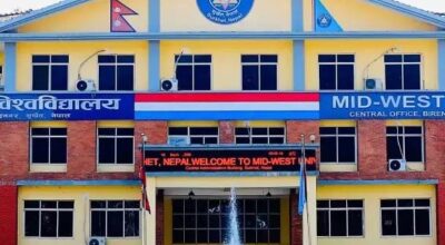 मध्यपश्चिम विश्वविद्यालयले बाढीपीडितका लागि ५४ लाख बढी सहयोग