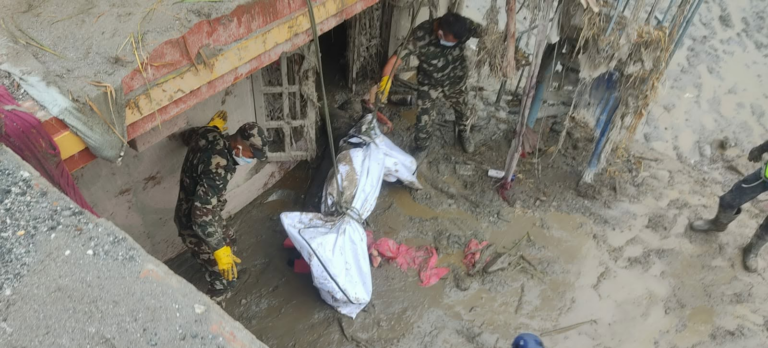 भोटेकोशी बाढी: पोखरामा २१ शवको सनाखत