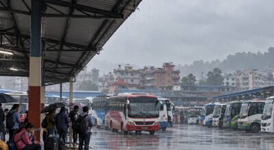 काठमाडौं जोड्ने राजमार्ग बन्द : रोकिए सार्वजनिक बस
