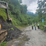 कृष्णभिरमा सडक भासिएपछि त्रिभुवन राजपथबाट इन्धन आपूर्ति, उद्धार टोलीका लागि नुवाकोटबाटै हवाई इन्धन