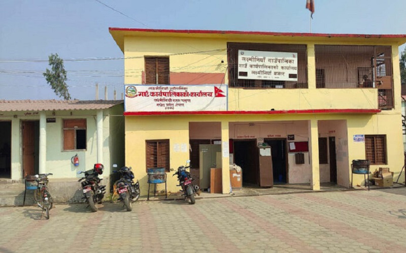 धनुषाको लक्ष्मीनिया गाउँपालिकाद्वारा करिब ३० लाख रुपैयाँ सहयोग