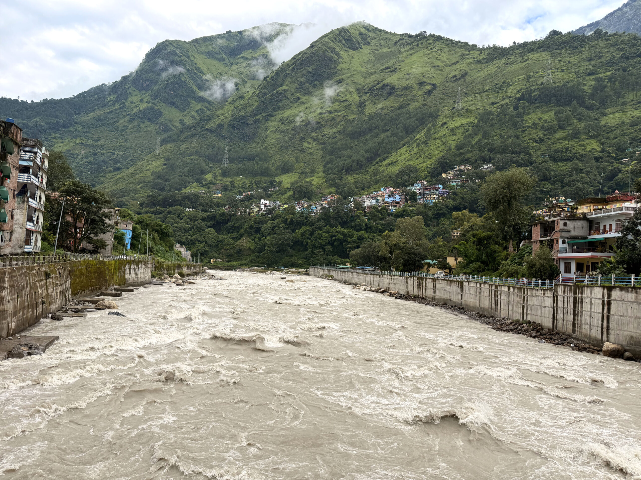 महाकालीमा पानीको बहाव बढ्योः बनवासा पुलमा आवागमन प्रभावित