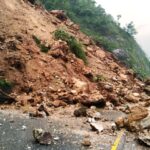 पहिरोले बिपी राजमार्ग अवरुद्ध