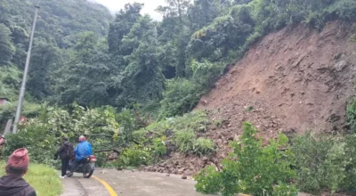 पहिरोले धादिङमा त्रिभुवन राजपथ अवरुद्ध