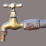 बाढीले खानेपानीको पाइप बगाउँदा घारिबथानमा खानेपानीको हाहाकार