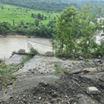 पृथ्वी राजमार्ग अवरुद्ध: पर्यटक बस सञ्चालनमा समस्या