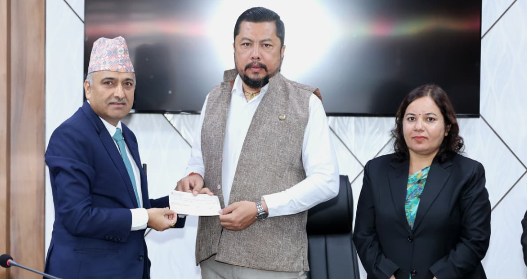 विद्युत् नियमन आयोगको राहत कोषमा १ करोड सहयोग