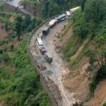 वर्षाले काठमाडौँको लाइफलाइन काट्दा दसैंको व्यापार मारमा