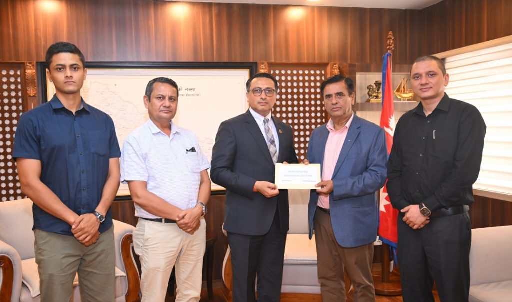 शर्मा कम्पनी तथा सञ्जीवनी ग्रुपद्वारा बाढीपीडितलाई एक करोड ५१ लाख सहयोग
