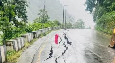त्रिशूलीको कटानले सिमलतालमा सडक भासियो