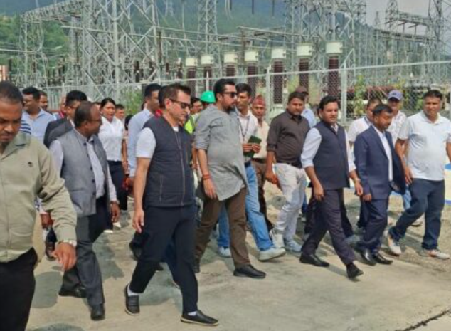 मन्त्री श्रेष्ठद्वारा हेटौँडा ढल्केकर ४०० केभी प्रसारणलाइनको निरीक्षण