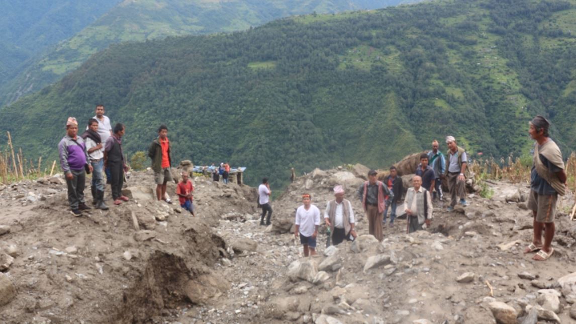 पहिरोका कारण महभिर गाउँ विस्थापित