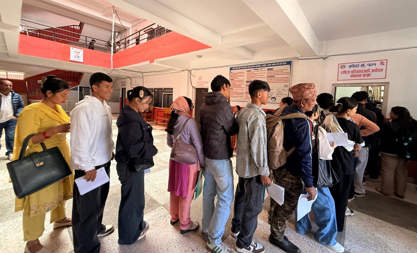दसैंपछि गुल्मी प्रशासनमा सेवाग्राहीको भीड