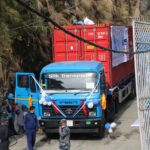 दसैँका सामान भित्र्याउन तीन दिनका लागि खुल्यो तातोपानी नाका