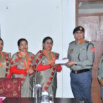 भोटेकोशी बाढी पीडितलाई सशस्त्र प्रहरी परिवार महिला संघद्वारा राहत