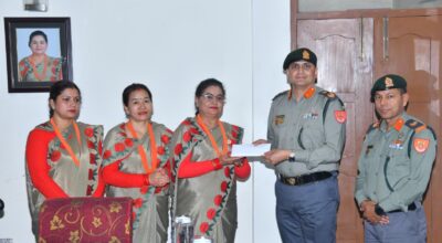 भोटेकोशी बाढी पीडितलाई सशस्त्र प्रहरी परिवार महिला संघद्वारा राहत
