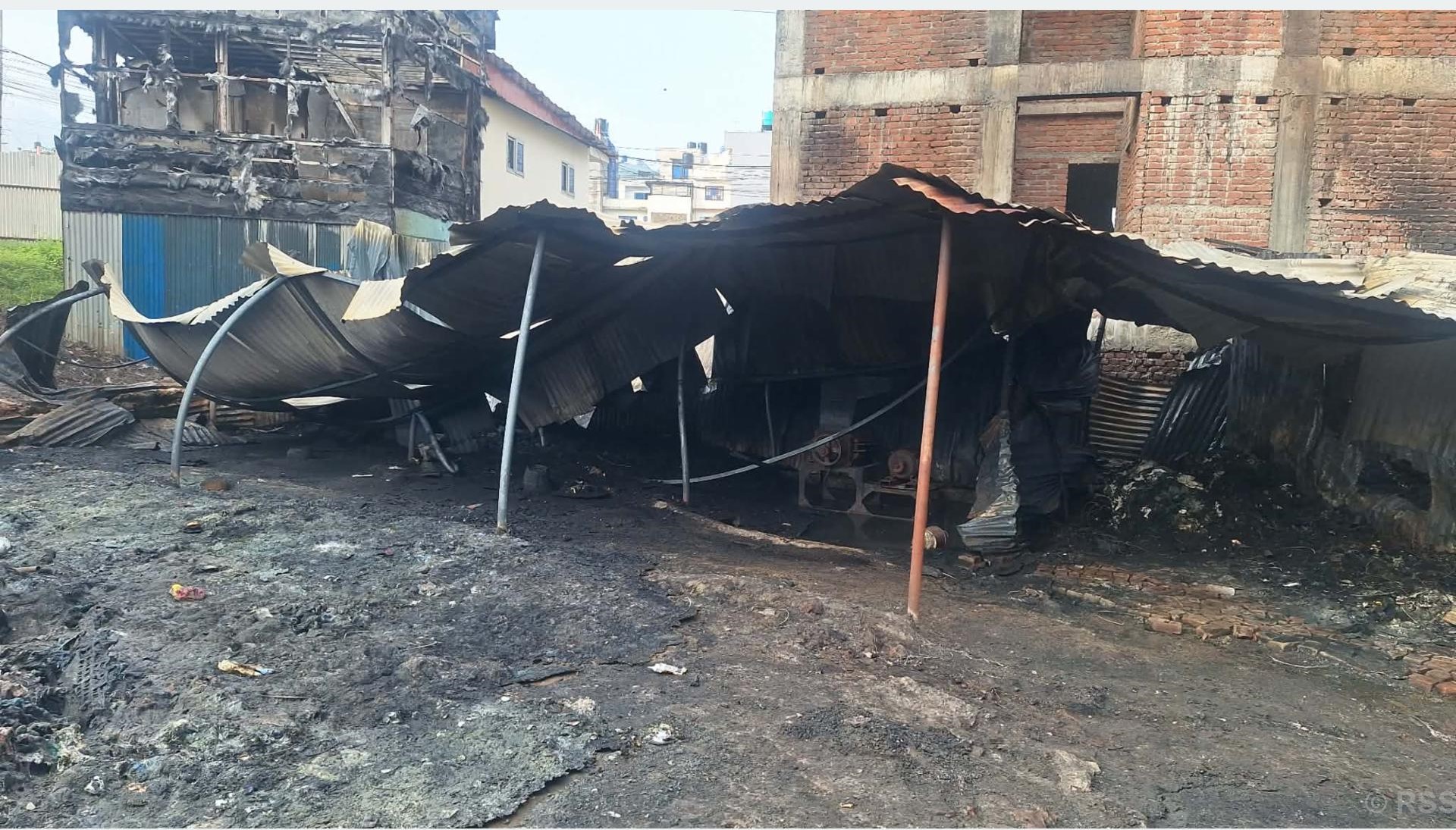 भक्तपुरको प्लास्टिक दाना बनाउने कारखानामा आगलागी