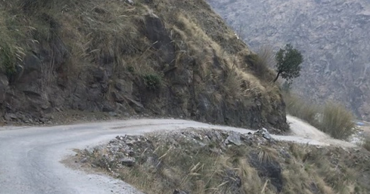 बाढीपहिरोले क्षतिग्रस्त बेँसीसहर-चामे सडक स्तरोन्नति गर्न एक अर्ब लाग्ने