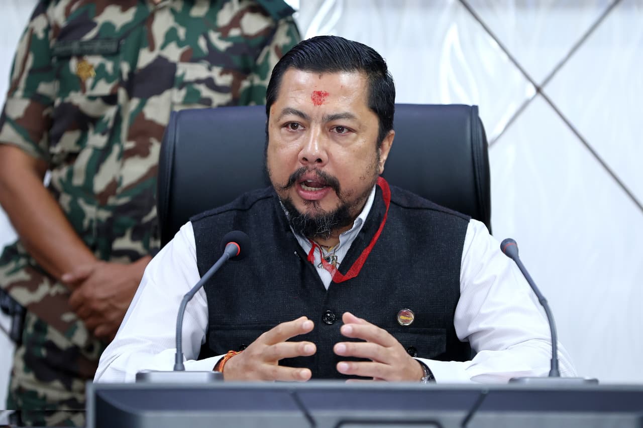 जलविद्युत लाइसेन्सको नियमित अनुगमन गर्न ऊर्जा मन्त्री श्रेष्ठको निर्देशन