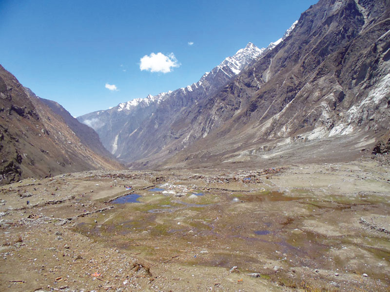स्थानीयको सक्रियतामा लाङटाङ पदमार्ग मर्मत