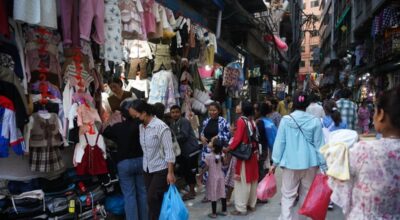 काठमाडौँका खुला बजारमा बढ्यो किनमेलको चाप