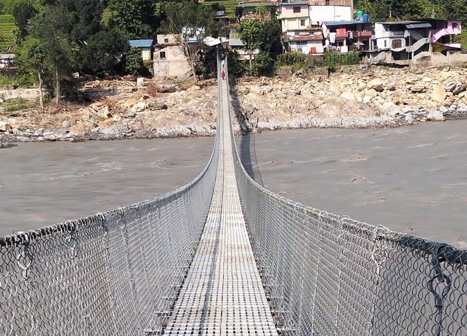 भोटेकोशी–त्रिशूली बाढीका कारण क्षतिग्रस्त १८ झोलुङ्ले पुल मर्मतपछि सञ्चालनमा