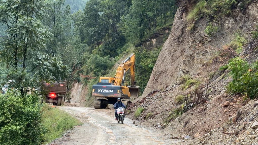 निर्माणाधीन राप्ती राजमार्गमा दसैँ यात्रा जोखिमपूर्ण